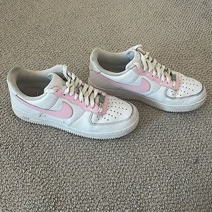 nike pink air forces